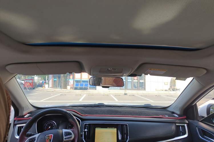 Used Roewe RX5 2016 20T Two-Wheel Drive Automatic Internet Smart Edition Headliner