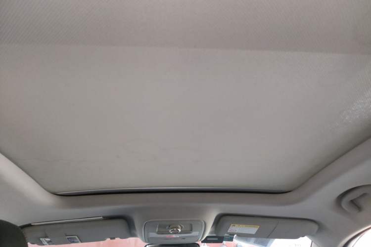 Used Roewe RX5 2016 20T Two-Wheel Drive Automatic Internet Smart Edition Headliner