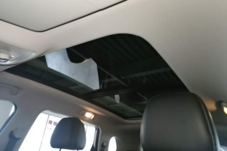 Used Roewe RX5 2016 20T Two-Wheel Drive Automatic Internet Smart Edition Headliner