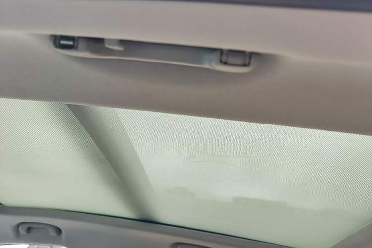 Used Roewe RX5 2016 20T Two-Wheel Drive Automatic Internet Smart Edition Headliner