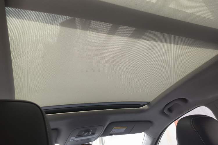 Used Roewe RX5 2016 20T Two-Wheel Drive Automatic Internet Smart Edition Headliner