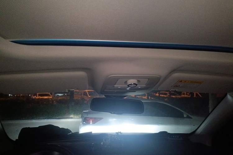 Used Roewe RX5 2016 30T Two-Wheel Drive Automatic Internet Smart Edition Headliner