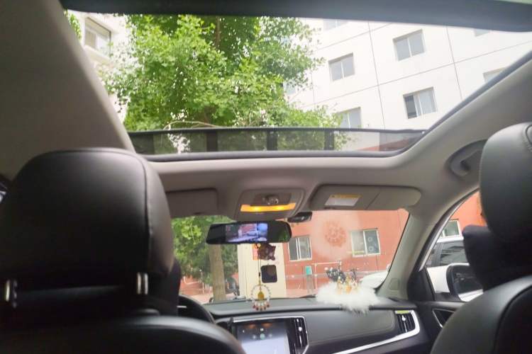 Used Roewe RX5 2016 30T Two-Wheel Drive Automatic Internet Smart Edition Headliner