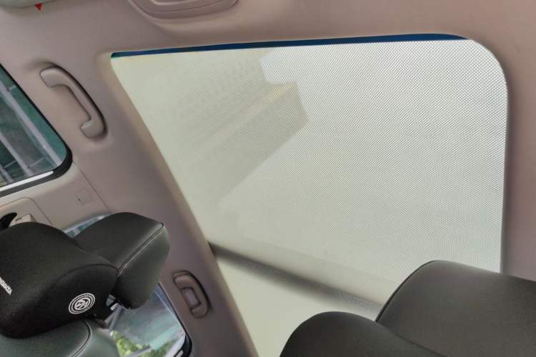Used Roewe RX5 2016 20T Two-Wheel Drive Manual Flagship Edition Headliner
