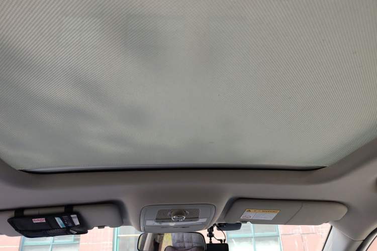 Used Roewe RX5 2016 20T Two-Wheel Drive Manual Transmission Internet Smart Edition Headliner