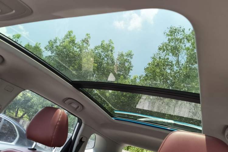 Used Roewe RX5 2016 30T Four-Wheel Drive Automatic Internet Smart Luxury Edition Headliner