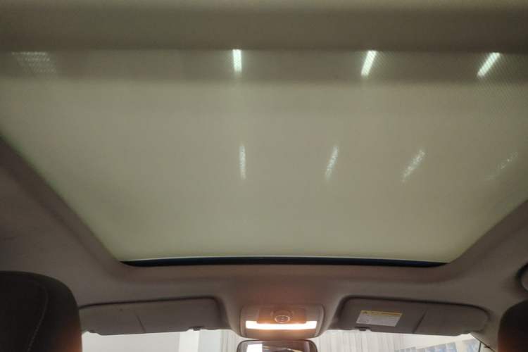 Used Roewe RX5 2016 20T Two-Wheel Drive Automatic Internet Smart Edition Headliner