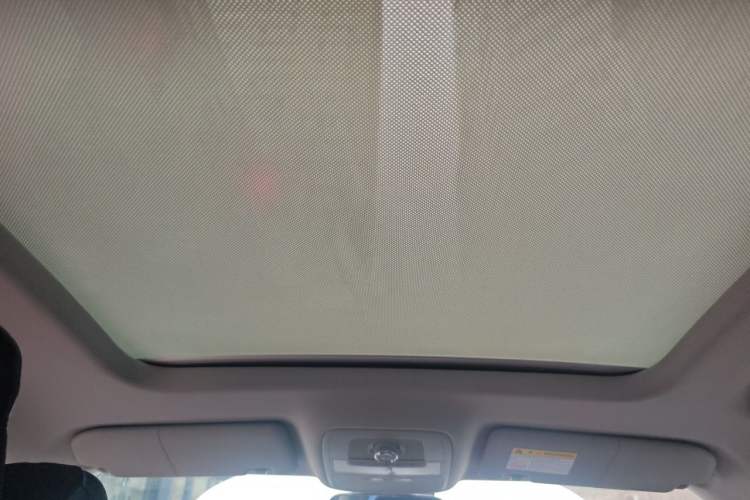 Used Roewe RX5 2016 20T Two-Wheel Drive Automatic Internet Smart Edition Headliner