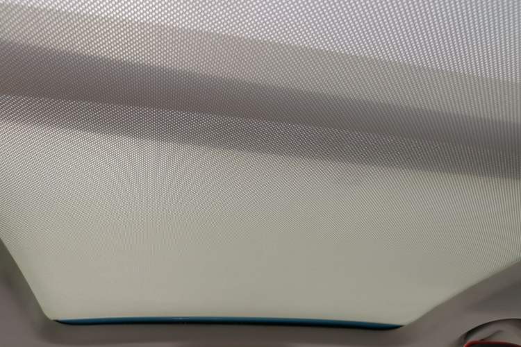 Used Roewe RX5 2016 20T Two-Wheel Drive Automatic Internet Smart Edition Headliner