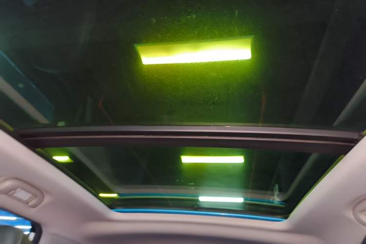 Used Roewe RX5 2016 30T Two-Wheel Drive Automatic Internet Smart Edition Headliner