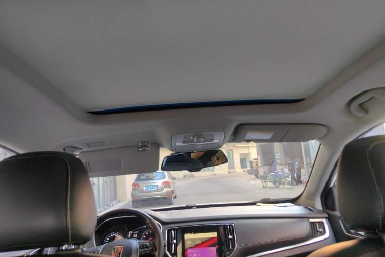 Used Roewe RX5 2016 20T Two-Wheel Drive Automatic Internet Smart Edition Headliner