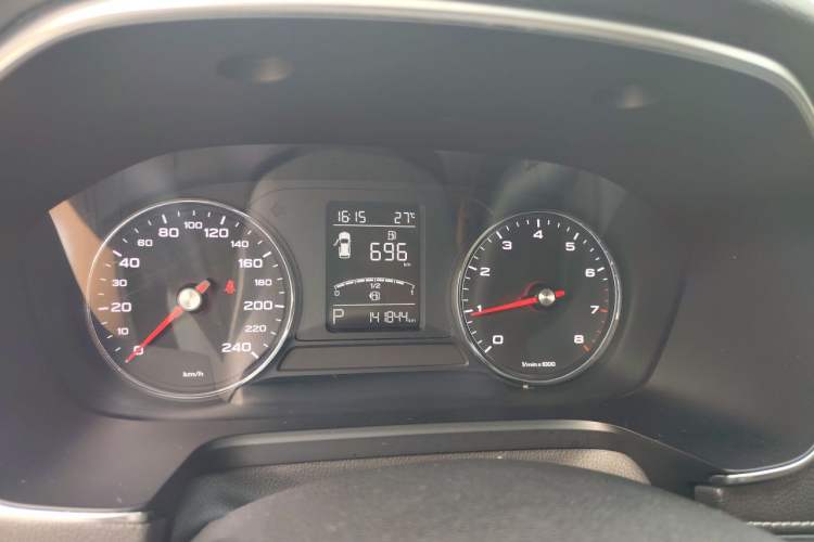 Used Roewe RX5 2016 20T Two-Wheel Drive Automatic Internet Smart Edition Instrument Cluster