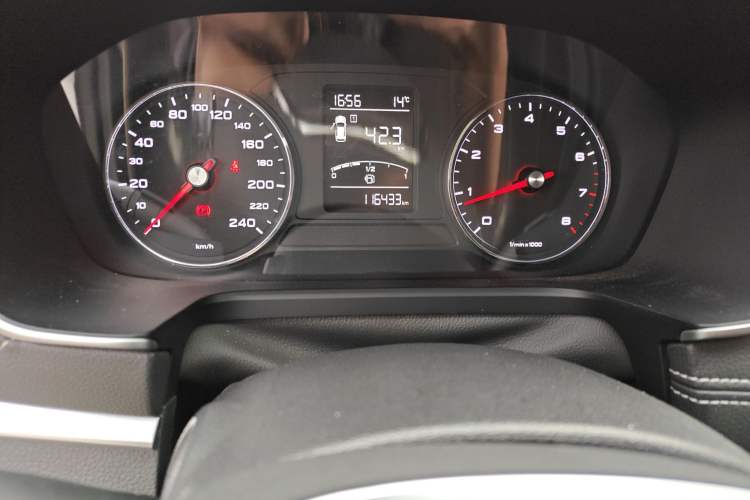 Used Roewe RX5 2016 20T Two-Wheel Drive Manual Transmission Internet Smart Edition Instrument Cluster