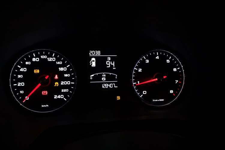 Used Roewe RX5 2016 20T Two-Wheel Drive Manual Flagship Edition Instrument Cluster