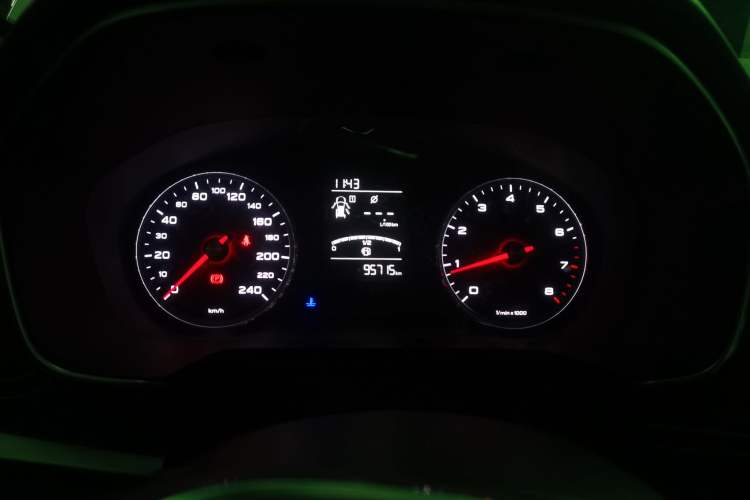 Used Roewe RX5 2016 20T Two-Wheel Drive Manual Flagship Edition Instrument Cluster