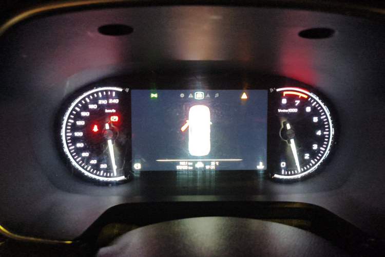 Used Roewe RX5 2016 30T Two-Wheel Drive Automatic Internet Smart Edition Instrument Cluster