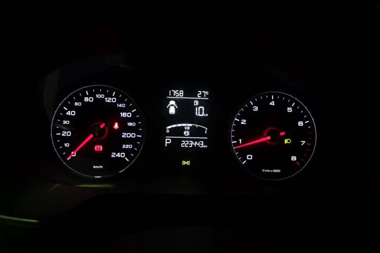 Used Roewe RX5 2016 20T Two-Wheel Drive Automatic Internet Smart Edition Instrument Cluster