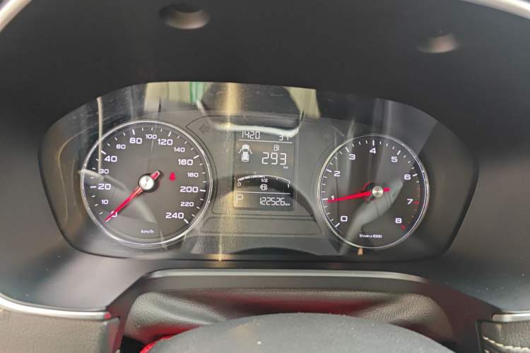 Used Roewe RX5 2016 20T Two-Wheel Drive Automatic Internet Smart Edition Instrument Cluster