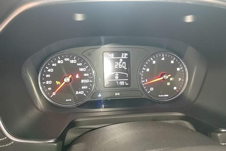 Used Roewe RX5 2016 20T Two-Wheel Drive Automatic Internet Smart Edition Instrument Cluster