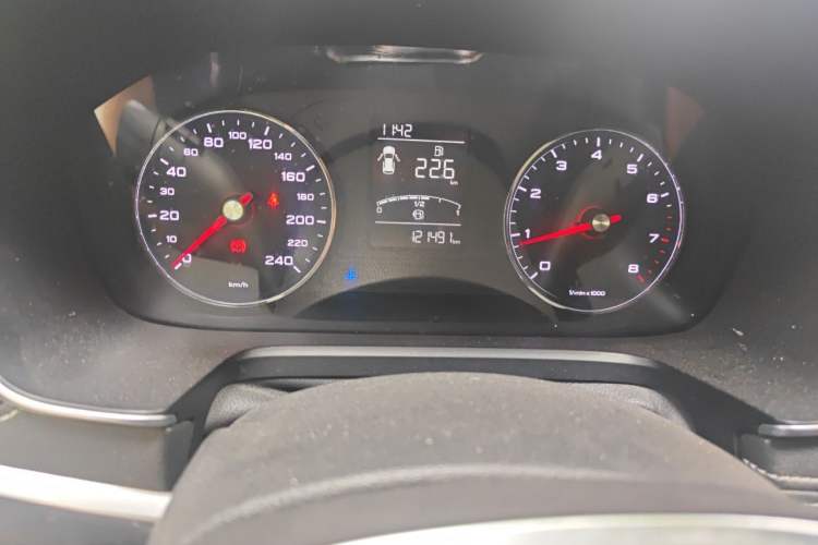 Used Roewe RX5 2016 20T Two-Wheel Drive Manual Flagship Edition Instrument Cluster