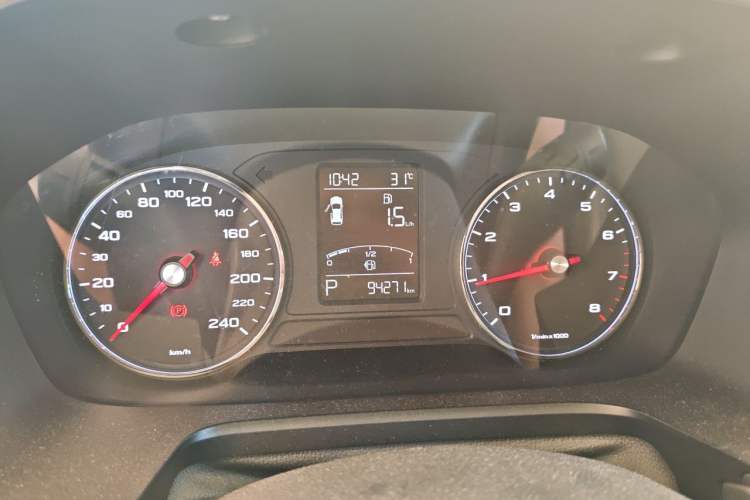 Used Roewe RX5 2016 20T Two-Wheel Drive Automatic Internet Smart Edition Instrument Cluster