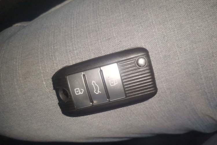 Used Roewe RX5 2016 20T Two-Wheel Drive Automatic Internet Smart Edition Interior 1
