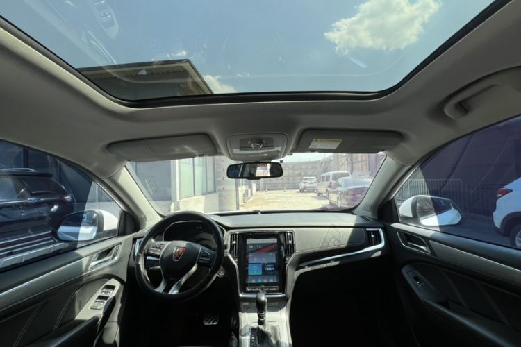 Used Roewe RX5 2016 30T Two-Wheel Drive Automatic Internet Smart Edition Interior 1