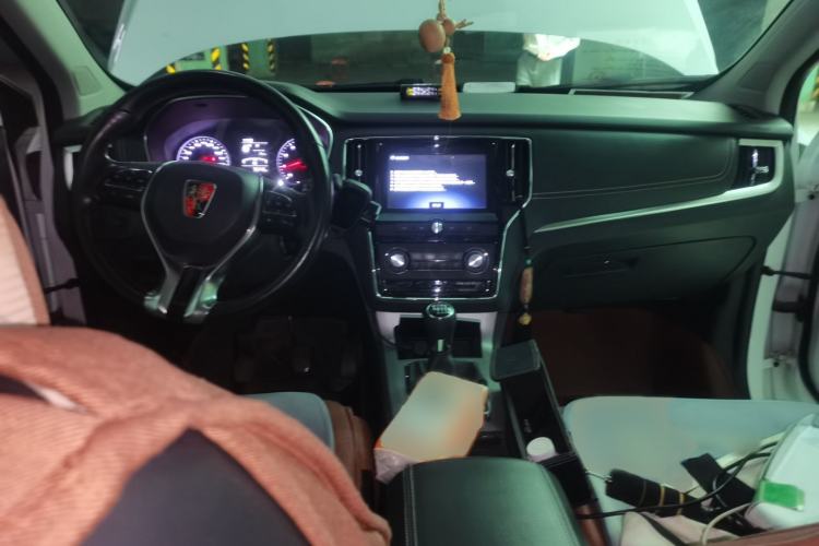 Used Roewe RX5 2016 20T Two-Wheel Drive Manual Flagship Edition Interior 2