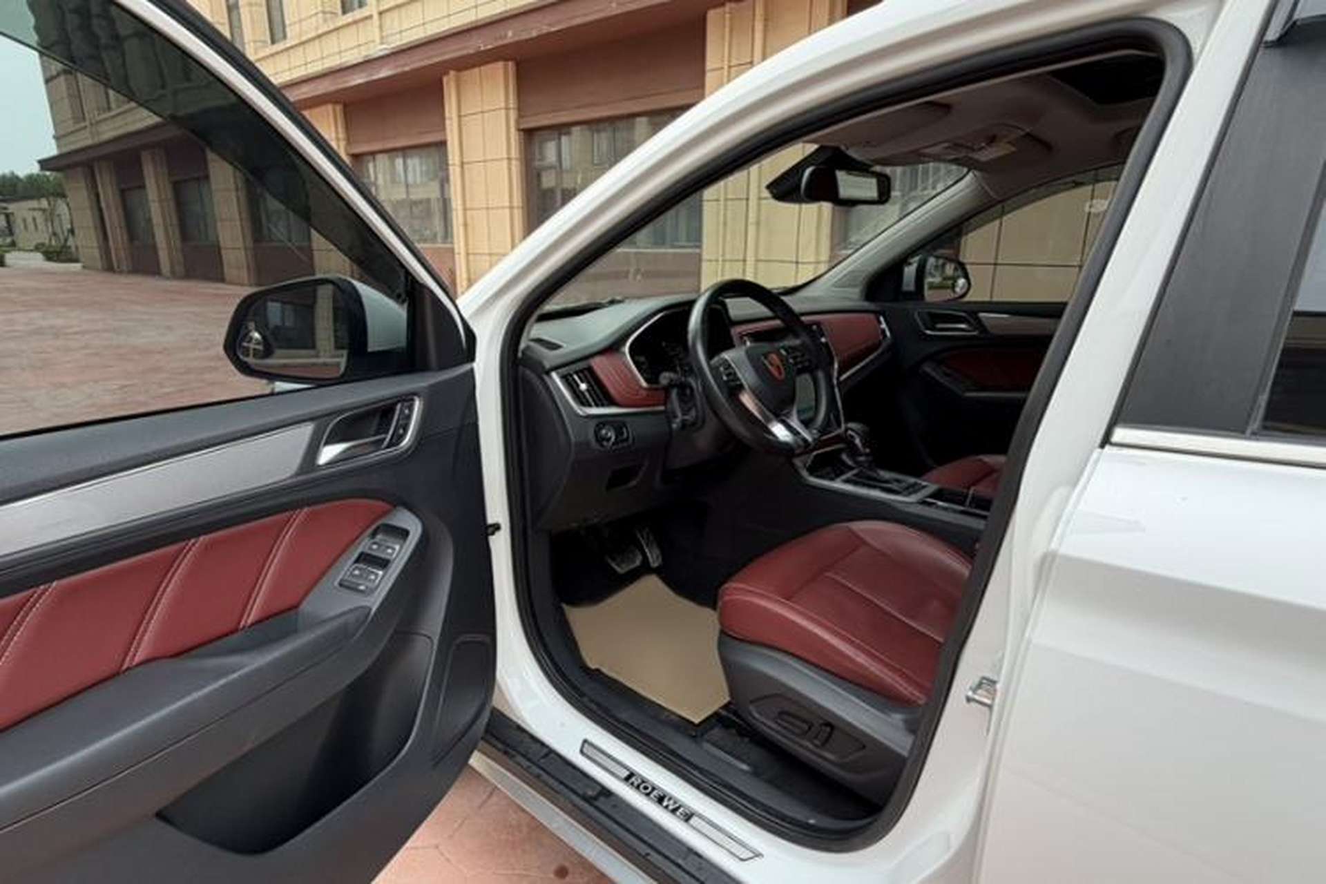 Used Roewe RX5 2016 30T Four-Wheel Drive Automatic Internet Smart Luxury Edition Interior 2