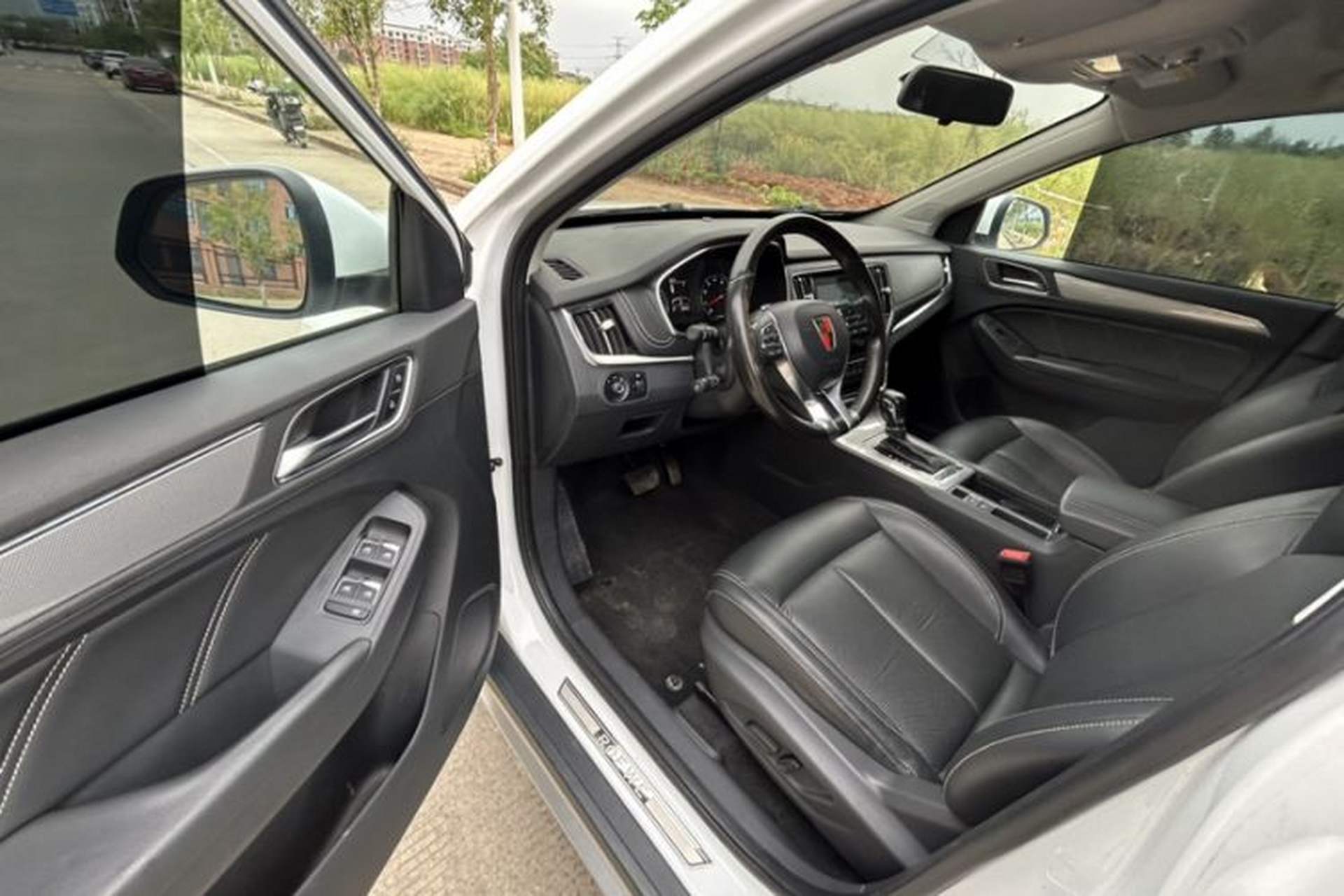 Used Roewe RX5 2016 20T Two-Wheel Drive Automatic Luxury Edition Interior 2