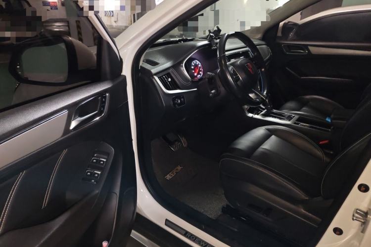 Used Roewe RX5 2016 20T Two-Wheel Drive Automatic Internet Smart Edition Interior 3