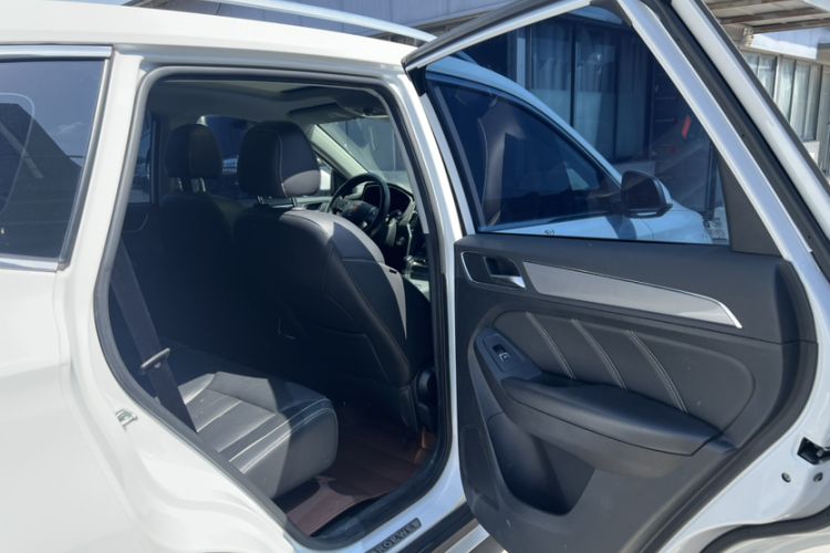 Used Roewe RX5 2016 30T Two-Wheel Drive Automatic Internet Smart Edition Interior 3
