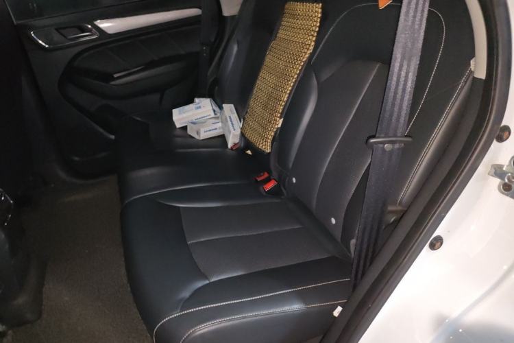 Used Roewe RX5 2016 20T Two-Wheel Drive Automatic Internet Smart Edition Interior 4