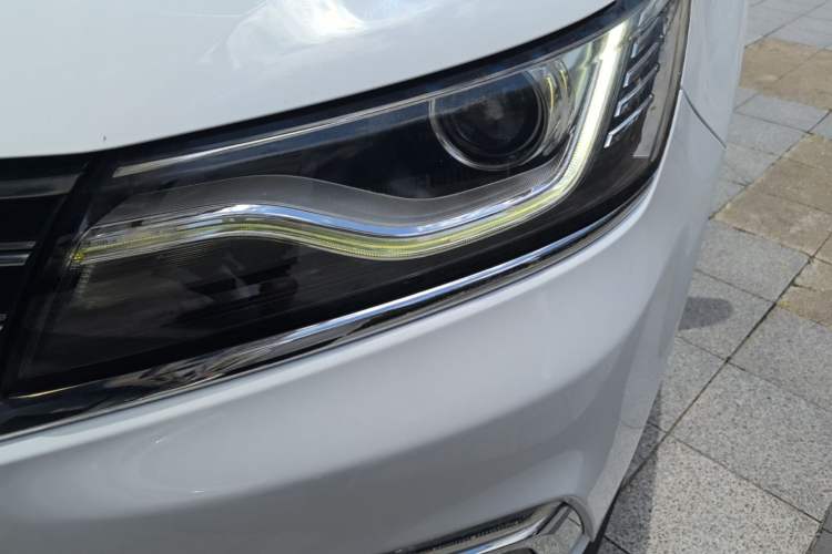 Used Roewe RX5 2016 20T Two-Wheel Drive Automatic Internet Smart Edition Left Front Headlight
