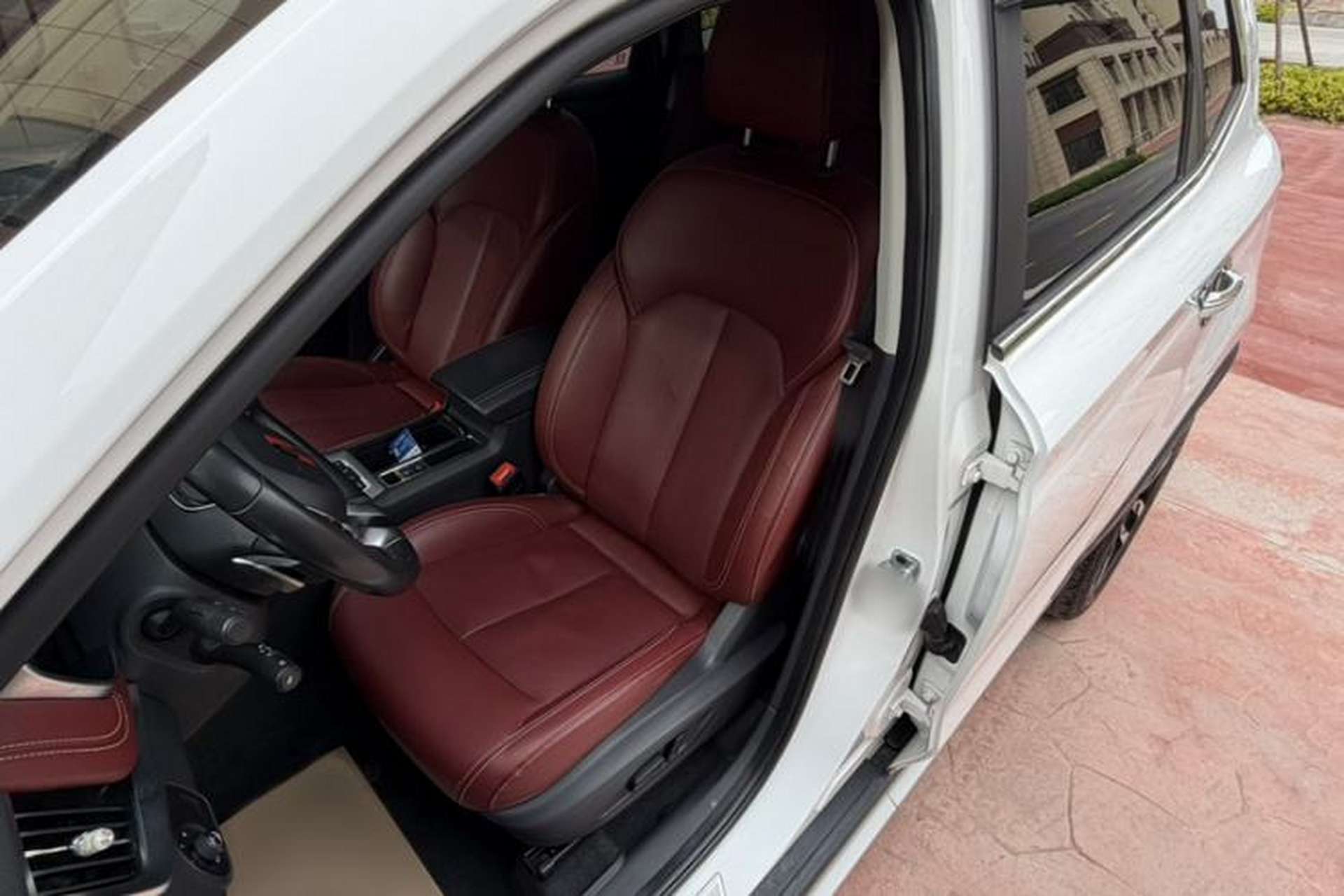 Used Roewe RX5 2016 30T Four-Wheel Drive Automatic Internet Smart Luxury Edition Left Front Seat