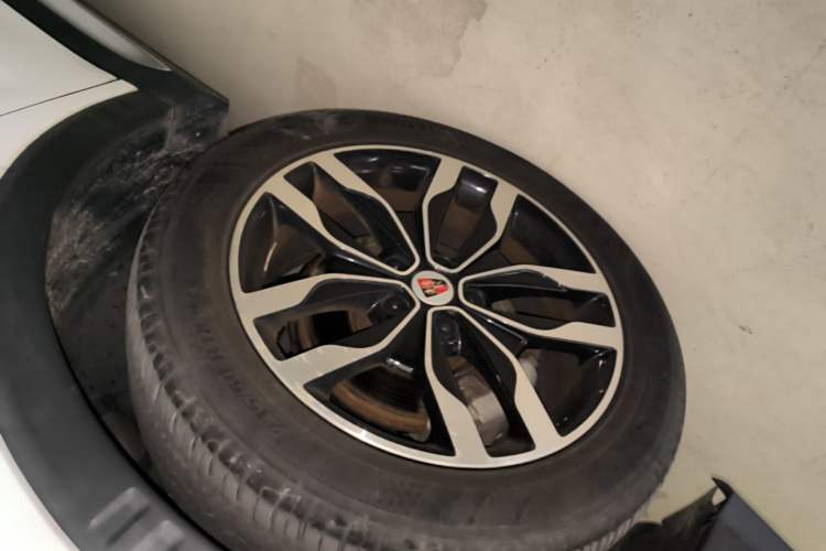 Used Roewe RX5 2016 30T Four-Wheel Drive Automatic Internet Smart Luxury Edition Left Front Wheel Hub