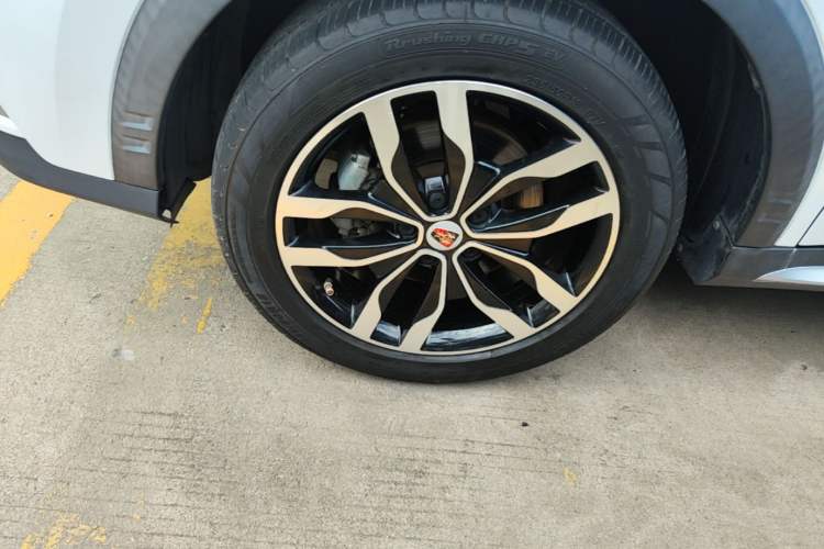 Used Roewe RX5 2016 20T Two-Wheel Drive Automatic Internet Smart Edition Left Front Wheel Hub