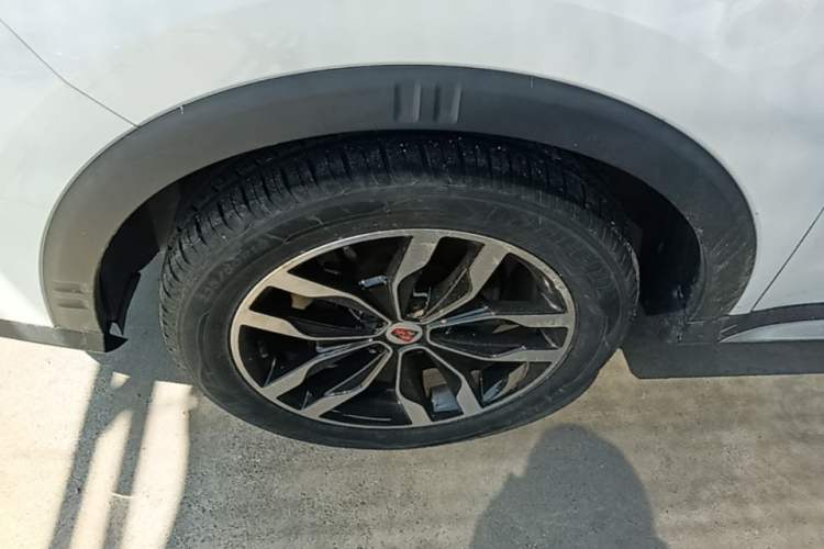 Used Roewe RX5 2016 20T Two-Wheel Drive Automatic Internet Smart Edition Left Front Wheel Hub