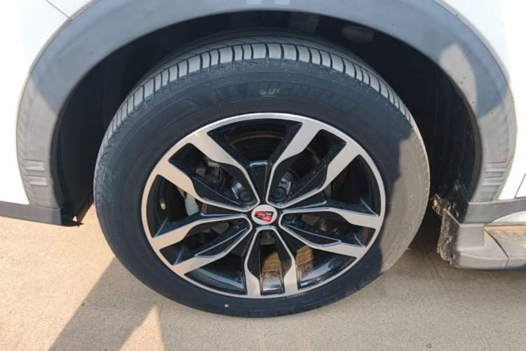 Used Roewe RX5 2016 20T Two-Wheel Drive Automatic Internet Smart Edition Left Front Wheel Hub