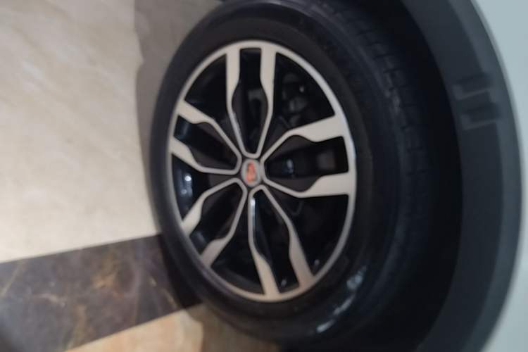 Used Roewe RX5 2016 20T Two-Wheel Drive Automatic Internet Smart Edition Left Front Wheel Hub