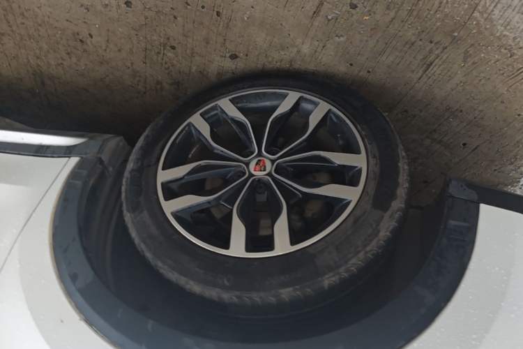 Used Roewe RX5 2016 20T Two-Wheel Drive Automatic Internet Smart Edition Left Front Wheel Hub