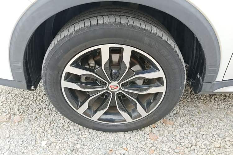 Used Roewe RX5 2016 20T Two-Wheel Drive Automatic Internet Smart Edition Left Front Wheel Hub