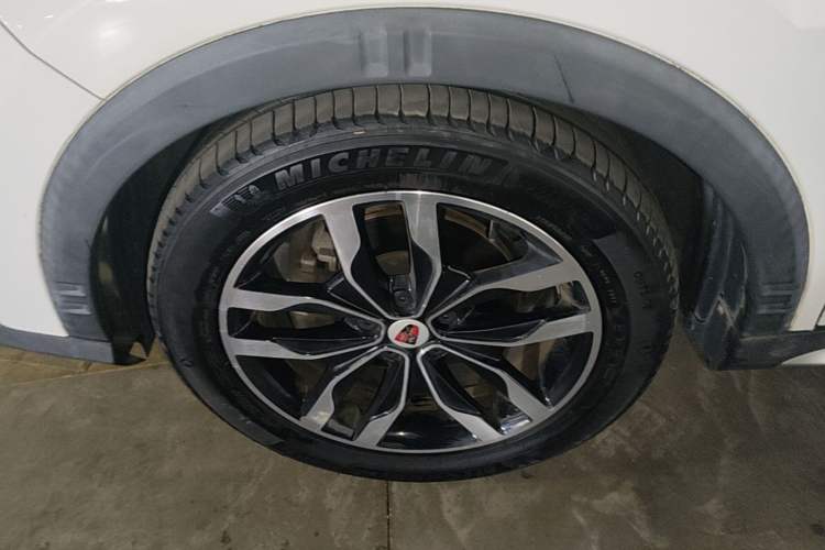 Used Roewe RX5 2016 30T Four-Wheel Drive Automatic Internet Smart Luxury Edition Left Front Wheel Hub