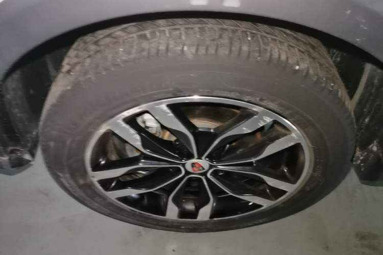 Used Roewe RX5 2016 20T Two-Wheel Drive Automatic Internet Smart Edition Left Front Wheel Hub