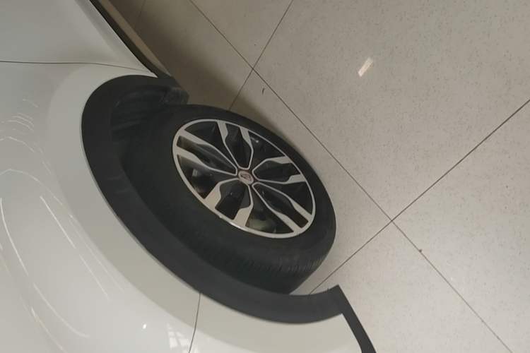 Used Roewe RX5 2016 20T Two-Wheel Drive Automatic Internet Smart Edition Left Front Wheel Hub