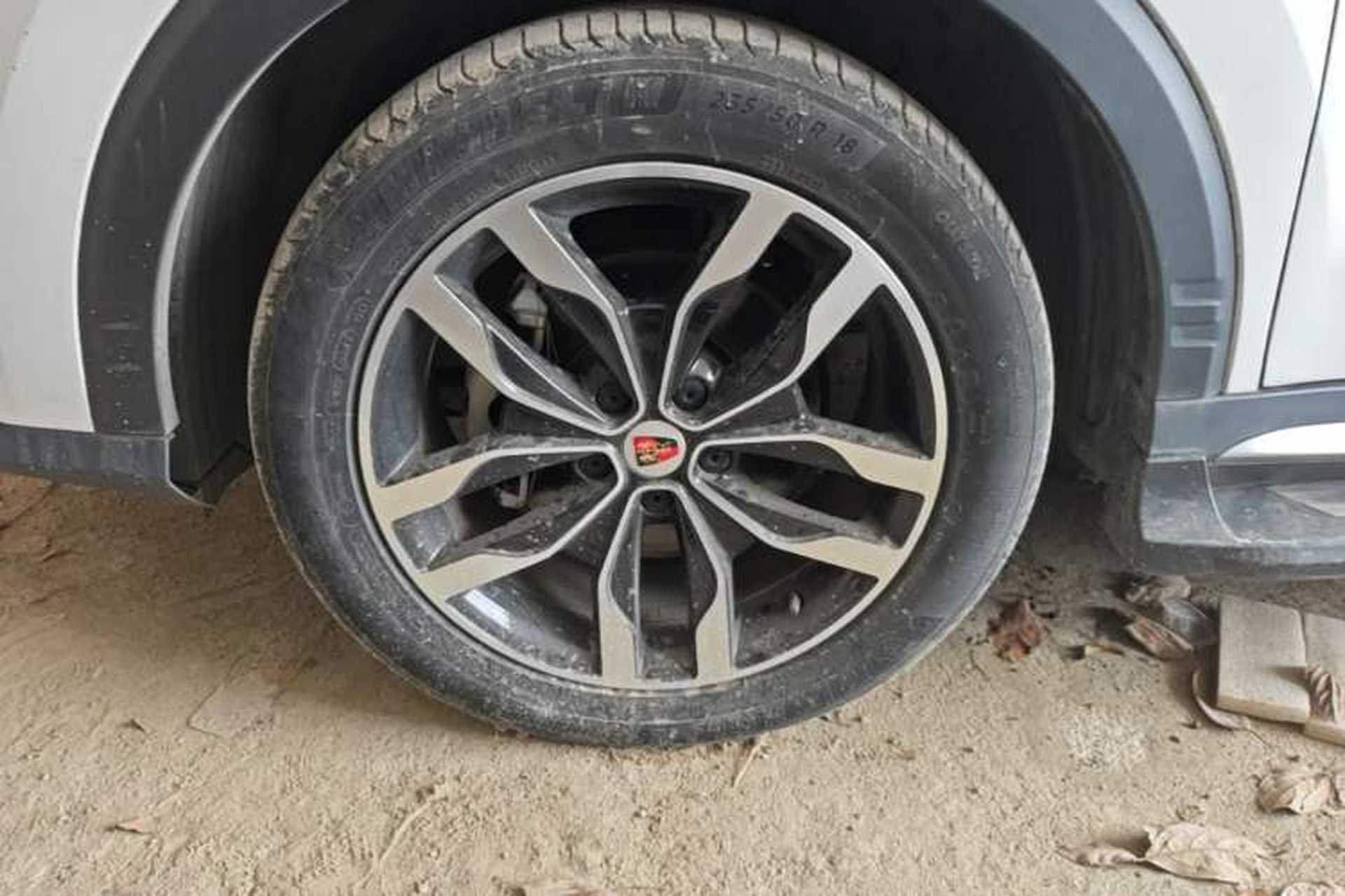 Used Roewe RX5 2016 30T Two-Wheel Drive Automatic Internet Smart Edition Left Front Wheel Hub