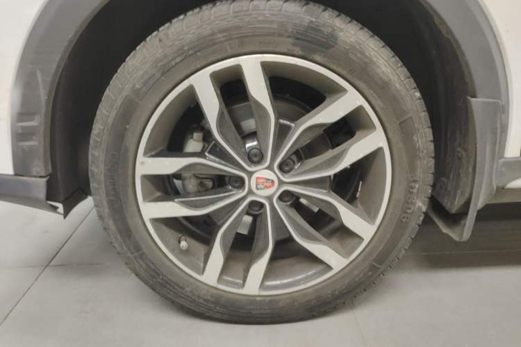 Used Roewe RX5 2016 20T Two-Wheel Drive Automatic Internet Smart Edition Left Front Wheel Hub
