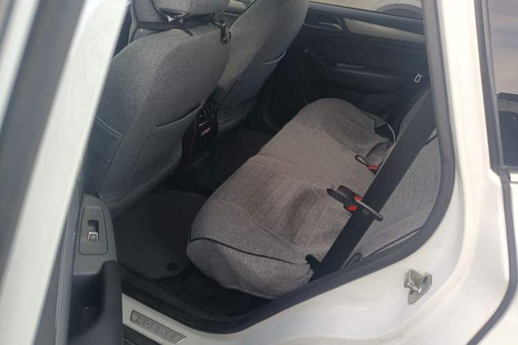 Used Roewe RX5 2016 20T Two-Wheel Drive Manual Transmission Internet Smart Edition Left Rear Seat