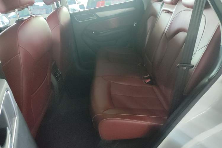Used Roewe RX5 2016 30T Four-Wheel Drive Automatic Internet Smart Luxury Edition Left Rear Seat