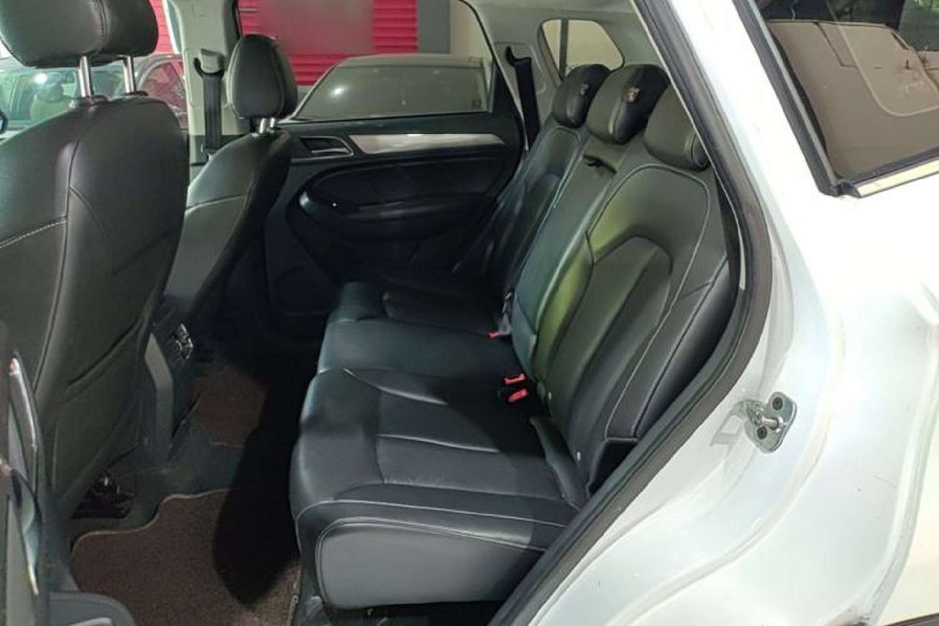 Used Roewe RX5 2016 20T Two-Wheel Drive Automatic Internet Smart Edition Left Rear Seat
